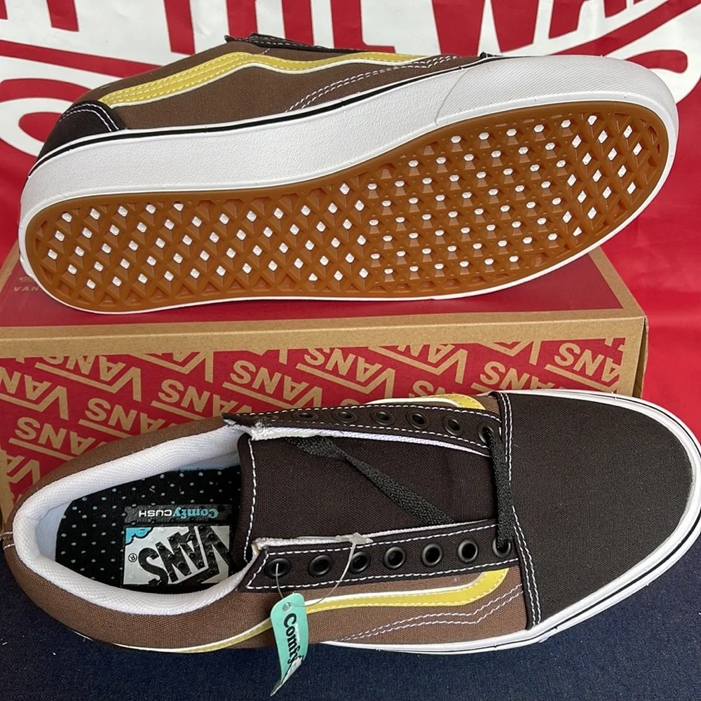 Vans Comfycush Old
(Tri-Tone)Bikrandrmermgld
VNOA5DYC8U8
Men’s sneakers - Picture 6 of 16